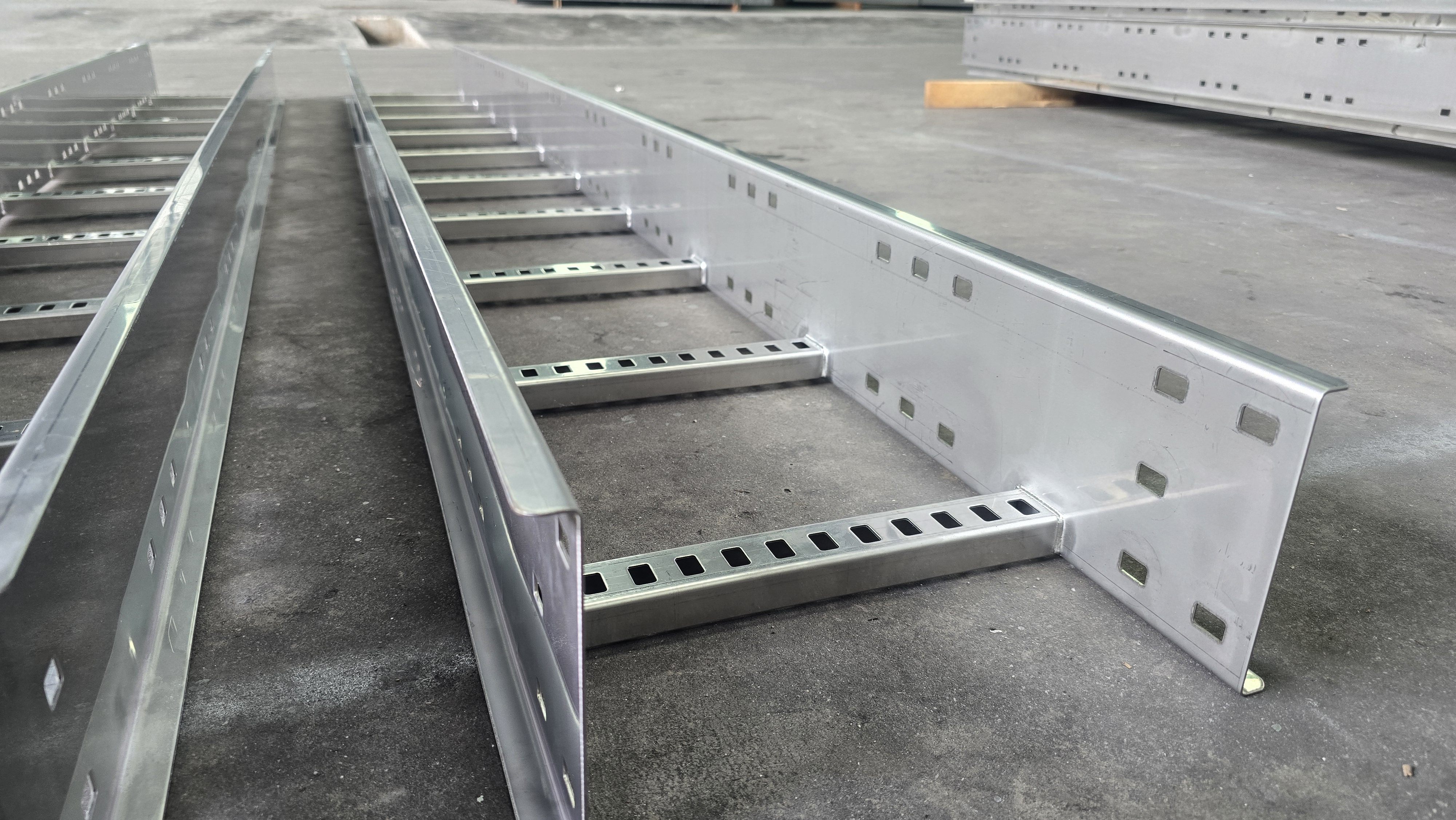 Cable ladder gallery image 12