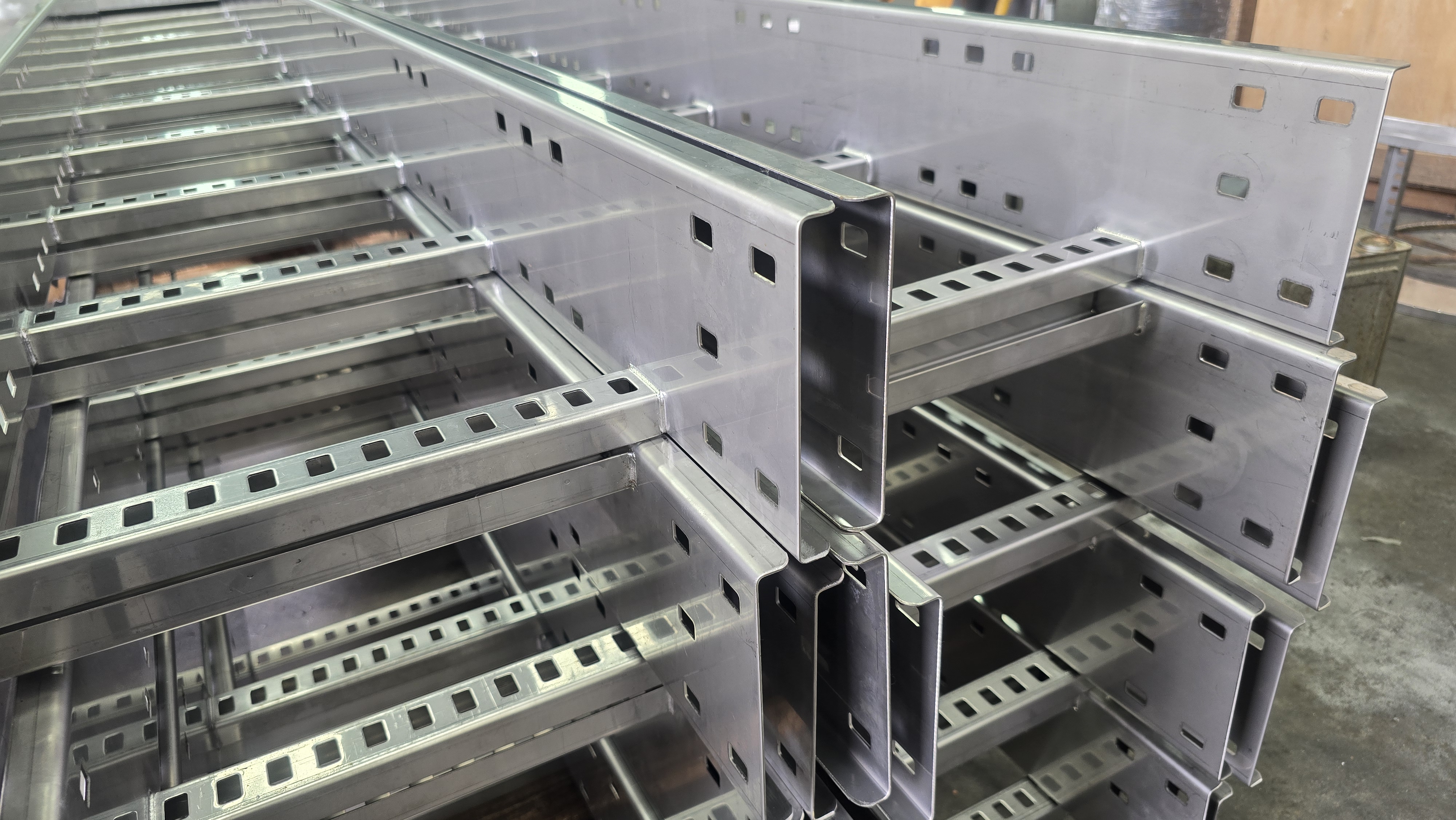 Cable ladder gallery image 29
