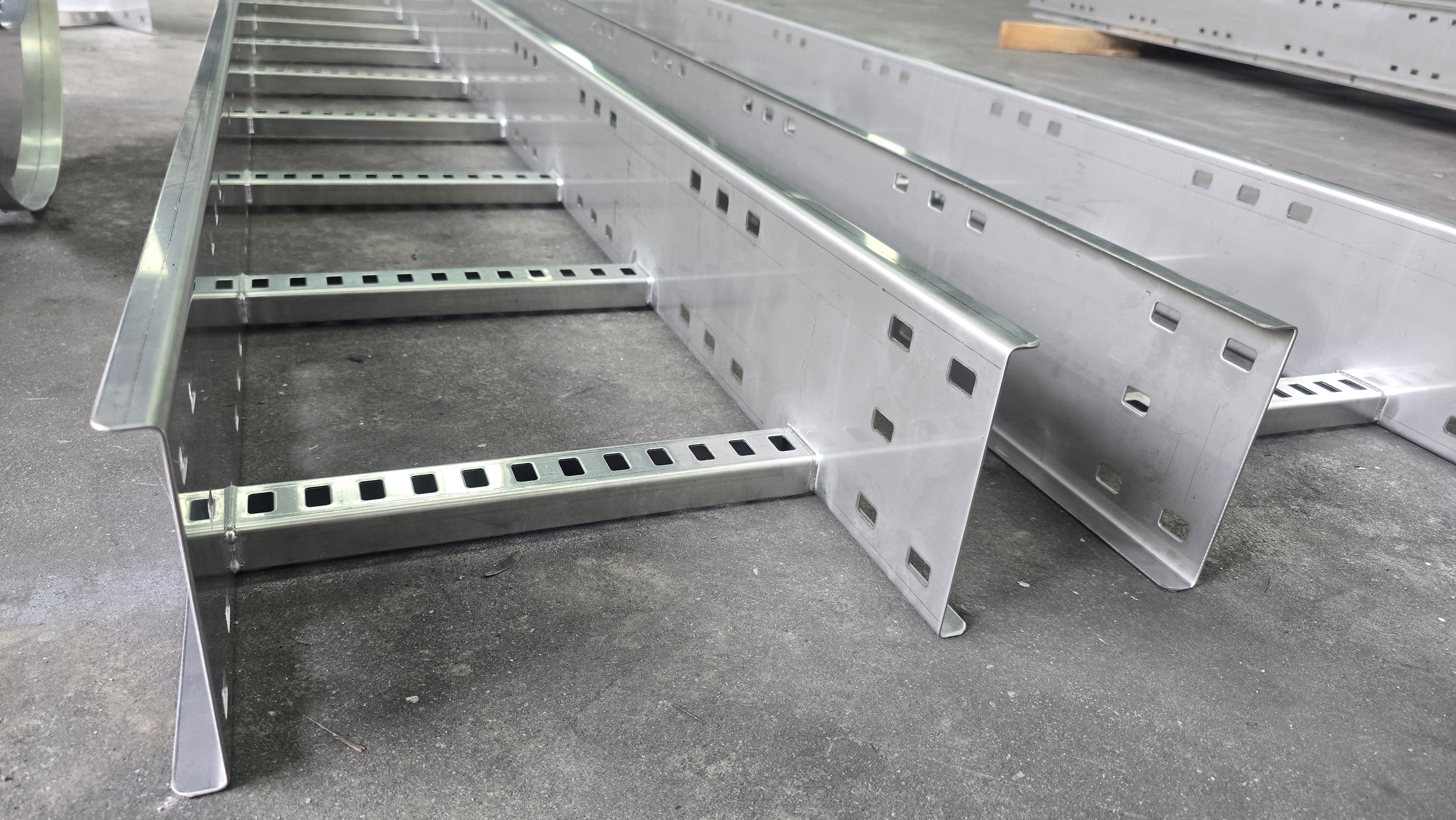 Cable ladder gallery image 8